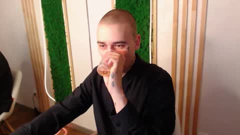 _honeyberry_ online show from March 17, 10:23 pm