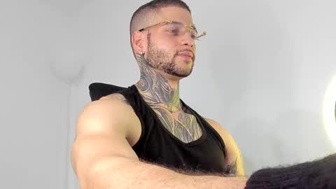 Snapshot of _jamesleandros chatting on October 2, 4:05 am jeison online show from October 2, 4:05 am