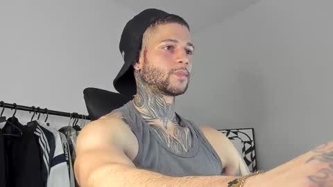 Snapshot of _jamesleandros chatting on October 9, 11:53 pm jeison online show from October 9, 11:53 pm