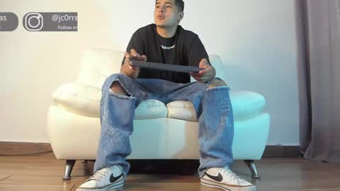 _juanes__ online show from December 31, 9:28 pm
