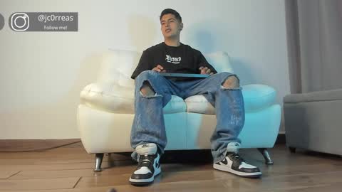 _juanes__ online show from February 3, 10:54 pm