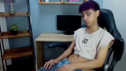 Snapshot of _lemmon_ chatting on February 20, 9:42 pm L E M M O N online show from February 20, 9:42 pm