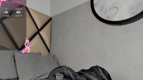 Snapshot of _leohot_ chatting on October 7, 3:10 am _leohot_ online show from October 7, 3:10 am