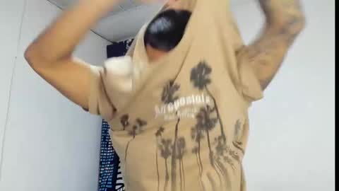 _logan_colton_ online show from December 17, 1:46 am