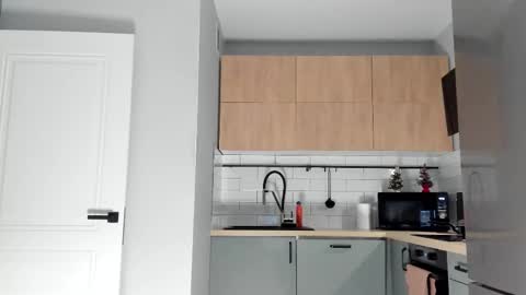 _miles19 online show from March 25, 2:43 pm