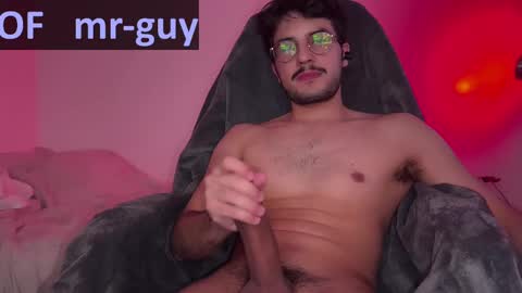 Snapshot of _mrguy_ chatting on March 5, 8:21 am _mrguy_ online show from March 5, 8:21 am
