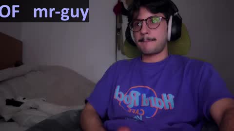 Snapshot of _mrguy_ chatting on March 2, 8:59 am _mrguy_ online show from March 2, 8:59 am