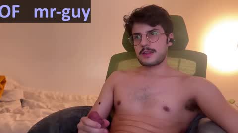 Snapshot of _mrguy_ chatting on March 4, 5:53 am _mrguy_ online show from March 4, 5:53 am