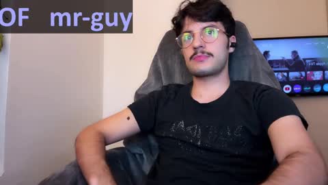 Snapshot of _mrguy_ chatting on February 24, 8:06 am _mrguy_ online show from February 24, 8:06 am