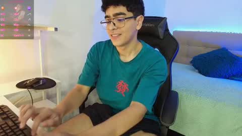 Nicolas online show from November 16, 3:19 am