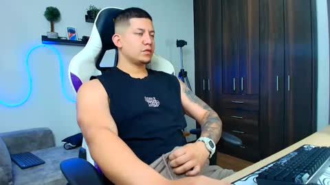 Snapshot of _robertobaggio chatting on February 8, 12:17 pm Roberto online show from February 8, 12:17 pm