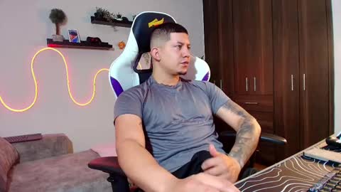 Snapshot of _robertobaggio chatting on February 22, 2:16 pm Roberto online show from February 22, 2:16 pm