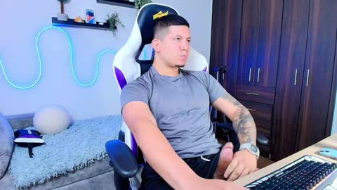 Snapshot of _robertobaggio chatting on January 23, 1:56 pm Roberto online show from January 23, 1:56 pm