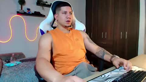 Snapshot of _robertobaggio chatting on February 16, 1:38 pm Roberto online show from February 16, 1:38 pm