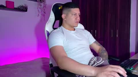 Snapshot of _robertobaggio chatting on October 20, 12:42 pm Roberto online show from October 20, 12:42 pm