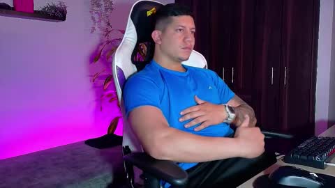 Snapshot of _robertobaggio chatting on October 24, 5:53 am Roberto online show from October 24, 5:53 am