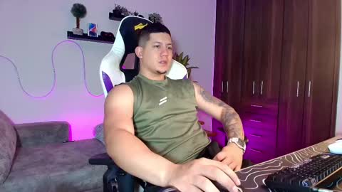 Snapshot of _robertobaggio chatting on March 4, 12:33 pm Roberto online show from March 4, 12:33 pm