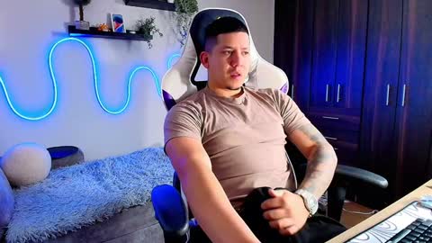 Snapshot of _robertobaggio chatting on January 22, 1:53 pm Roberto online show from January 22, 1:53 pm