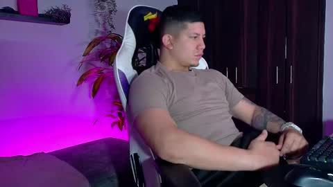 Snapshot of _robertobaggio chatting on October 31, 8:40 am Roberto online show from October 31, 8:40 am