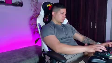 Snapshot of _robertobaggio chatting on October 29, 1:36 pm Roberto online show from October 29, 1:36 pm