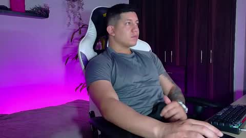 Snapshot of _robertobaggio chatting on October 14, 1:07 pm Roberto online show from October 14, 1:07 pm