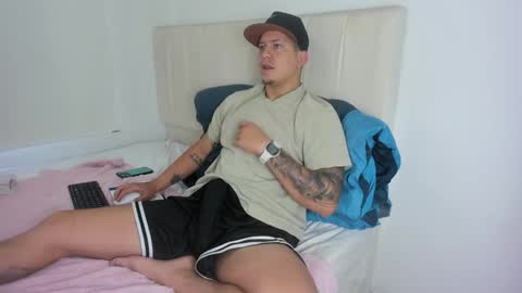 Snapshot of _robertobaggio chatting on December 5, 1:06 pm Roberto online show from December 5, 1:06 pm