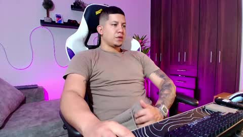Snapshot of _robertobaggio chatting on March 1, 12:56 pm Roberto online show from March 1, 12:56 pm