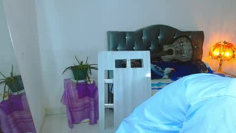 santi online show from April 9, 1:03 am