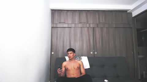 Juan Pablo-independent model online show from April 6, 10:32 pm