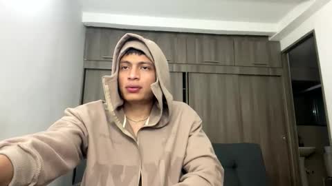 Juan Pablo-independent model online show from March 13, 6:32 am