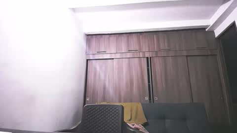 Juan Pablo-independent model online show from April 9, 7:36 am