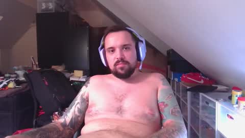 Snapshot of _smiley_bear27 chatting on October 9, 9:36 am _smiley_bear27 online show from October 9, 9:36 am