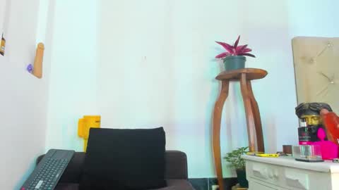 Snapshot of _tarek_ chatting on September 23, 2:27 pm _tarek_ online show from September 23, 2:27 pm