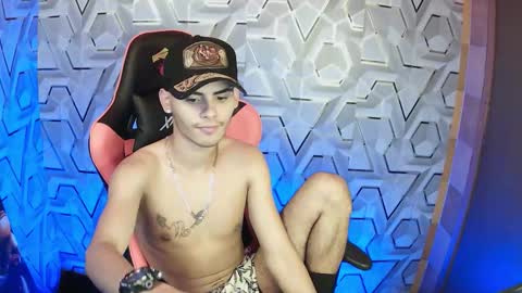  white fox  online show from November 14, 5:36 pm