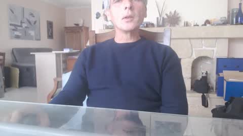 Snapshot of aalex1717 chatting on October 3, 8:30 am Aalex1717 online show from October 3, 8:30 am