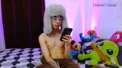 aaron online show from January 7, 12:15 am