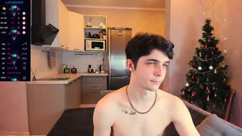 Snapshot of aaron_bang chatting on January 24, 11:34 pm Aaron Bang online show from January 24, 11:34 pm