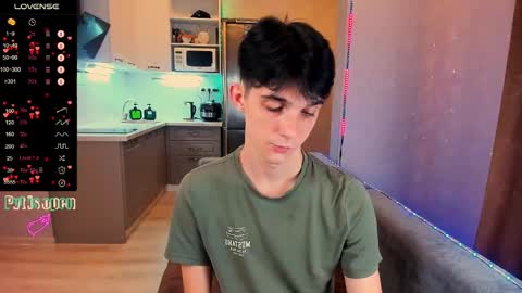 Snapshot of aaron_bang chatting on September 27, 7:45 pm Aaron Bang online show from September 27, 7:45 pm