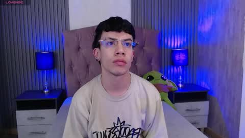 Aaron online show from November 17, 1:36 pm