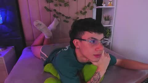 Aaron online show from November 6, 3:48 pm