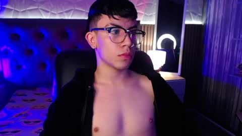 Aaron online show from December 18, 4:06 pm