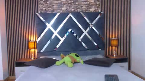 Aaron online show from October 20, 2:32 pm