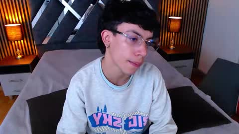 Snapshot of aaron_blink1 chatting on October 6, 1:05 pm Aaron online show from October 6, 1:05 pm