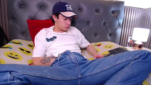Aaron online show from December 6, 3:22 pm