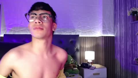 Aaron online show from December 21, 7:27 pm