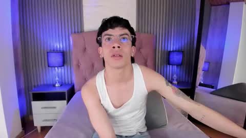 Snapshot of aaron_blink1 chatting on October 13, 2:12 pm Aaron online show from October 13, 2:12 pm