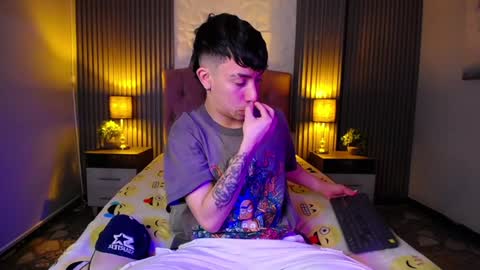Aaron online show from December 11, 6:16 pm