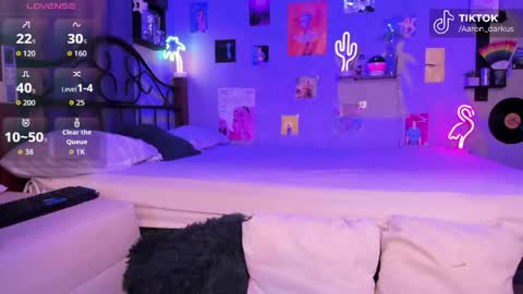 Aaron  online show from June 7, 10:28 pm