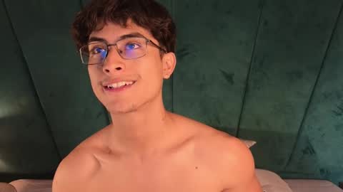 Aaron Ezequiel online show from April 22, 6:56 pm