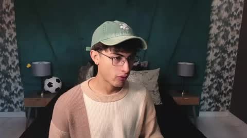 Aaron Ezequiel online show from June 16, 12:51 pm
